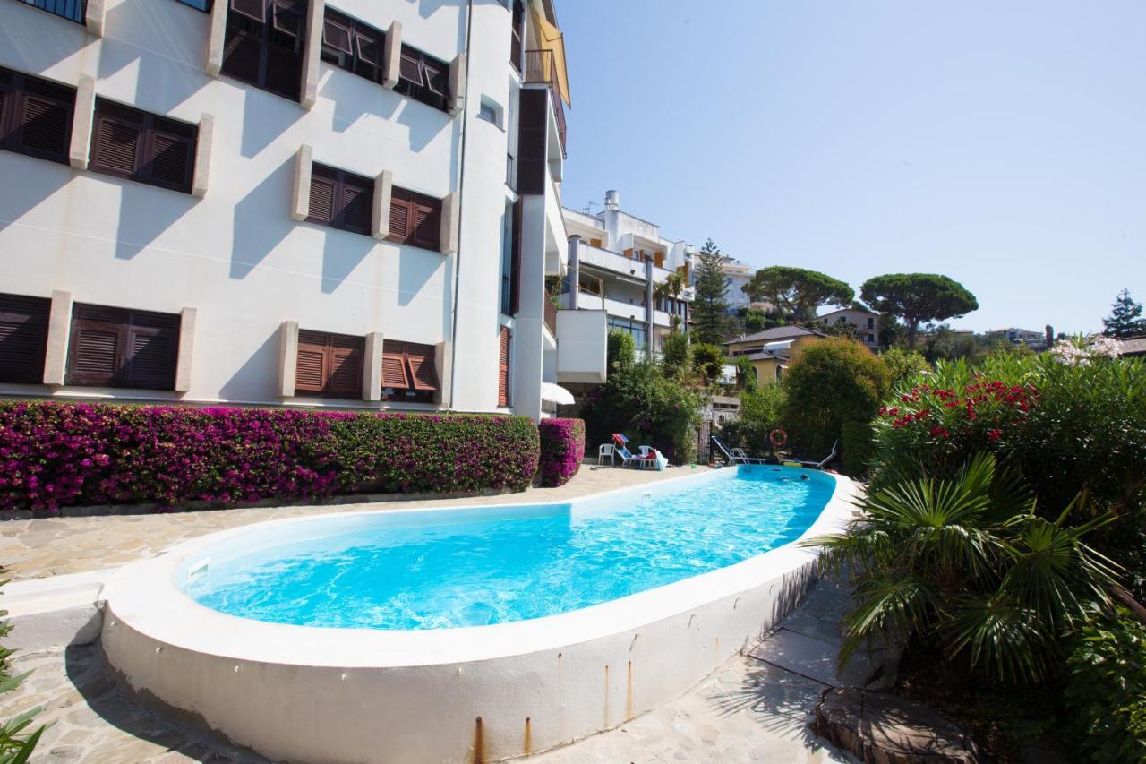 Nautilus Vista Mare Mozzafiato A 180 Gradi- Posto Auto Privato - 2 Camere Matrimoniali Piu 1 Divano Letto Singolo-Sky,Netflix-Wifi 200Mg Rapallo Luaran gambar